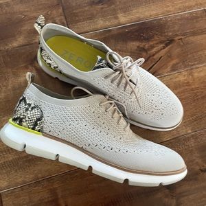 Cole Haan Zero-grand shoe sz8.5B light tan with snake print NEW without box.